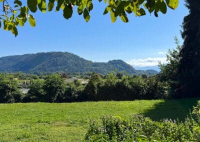 Wunderschönes Grundstück in Treffen am Ossiacher See mit Blick auf die Burg Landskron & den Mittagskogel zu kaufen!