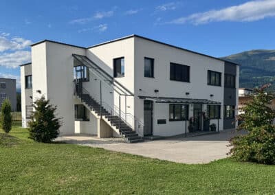 Moderne Büroräumlichkeiten mit 145m² in neuwertigem Firmengebäude zu vermieten!